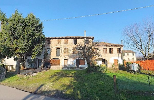 casale in vendita a Morgano in zona Badoere