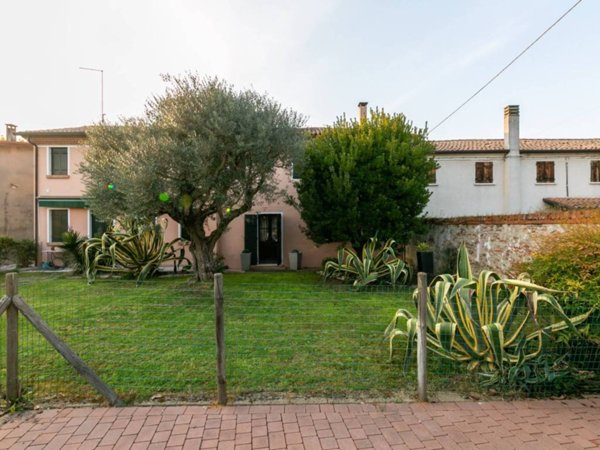 casa indipendente in vendita a Morgano in zona Badoere