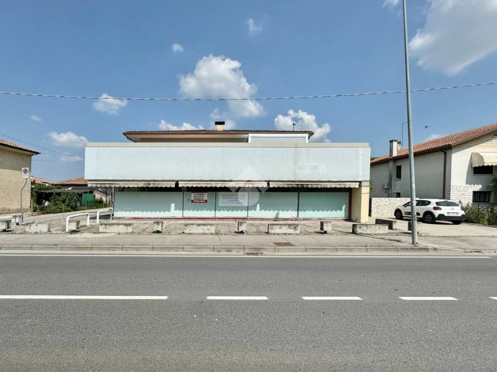 negozio in vendita a Morgano in zona Badoere