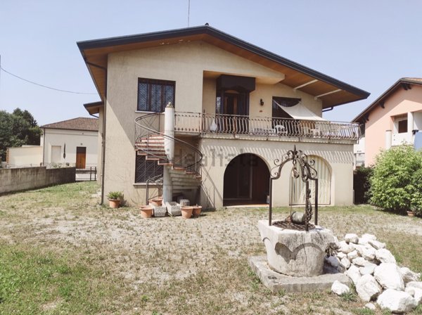 casa indipendente in vendita a Morgano in zona Badoere
