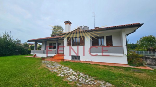 casa indipendente in vendita a Nervesa della Battaglia in zona Bidasio