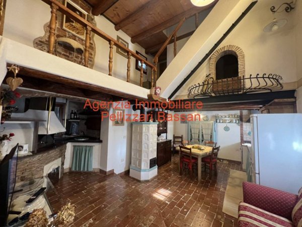 casa indipendente in vendita a Nervesa della Battaglia in zona Sovilla