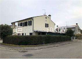 casa indipendente in vendita a Nervesa della Battaglia in zona Bavaria