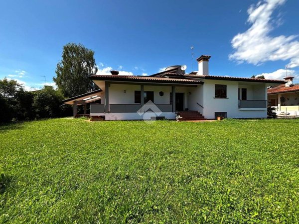 casa indipendente in vendita a Nervesa della Battaglia in zona Bidasio