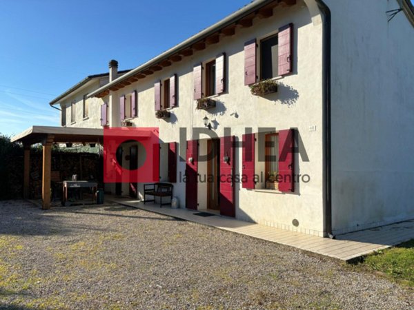 casa indipendente in vendita a Nervesa della Battaglia in zona Santa Croce