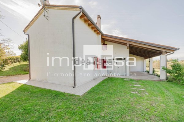 casa indipendente in vendita a Nervesa della Battaglia in zona Santa Croce