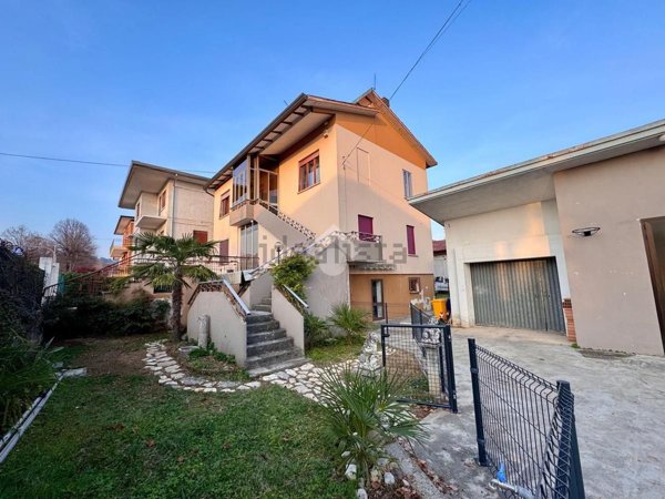 casa indipendente in vendita a Nervesa della Battaglia in zona Bavaria