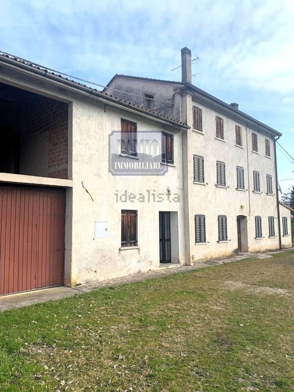 casale in vendita a Nervesa della Battaglia in zona Santa Croce