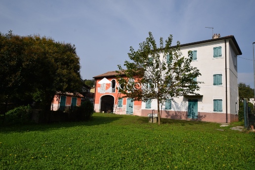 casale in vendita a Nervesa della Battaglia in zona Bavaria