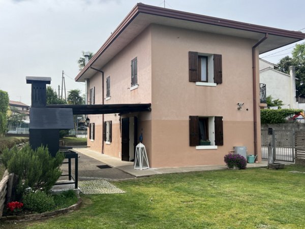 casa indipendente in vendita a Nervesa della Battaglia in zona Sovilla