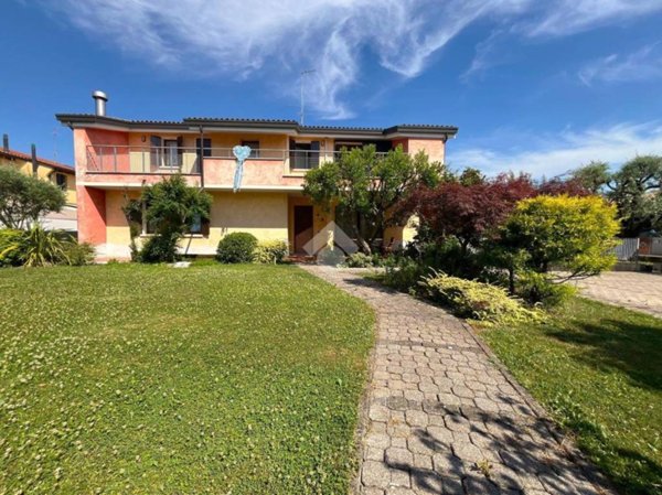 casa indipendente in vendita a Nervesa della Battaglia in zona Sovilla