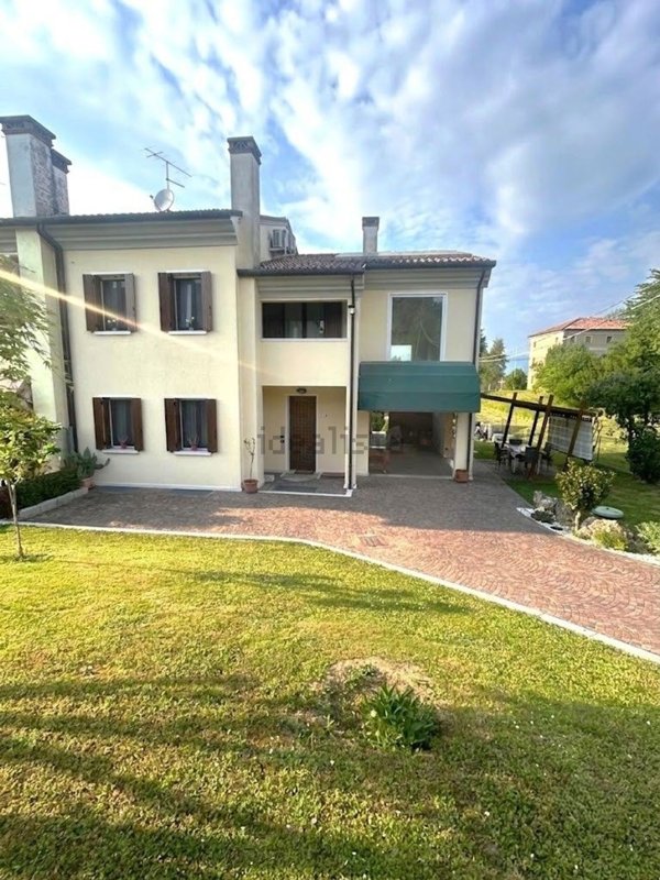 casa indipendente in vendita a Nervesa della Battaglia in zona Santa Croce