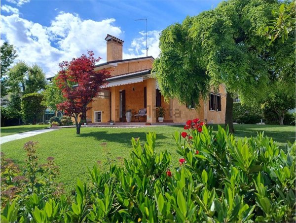 casa indipendente in vendita a Nervesa della Battaglia in zona Bavaria