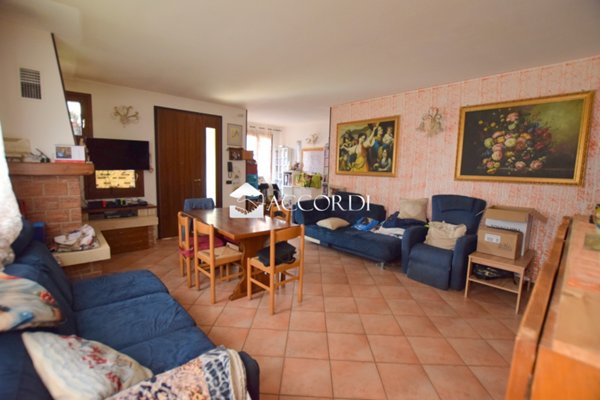 casa indipendente in vendita a Nervesa della Battaglia in zona Sovilla