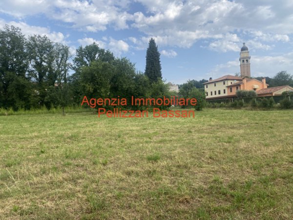 terreno in vendita a Nervesa della Battaglia in zona Sovilla