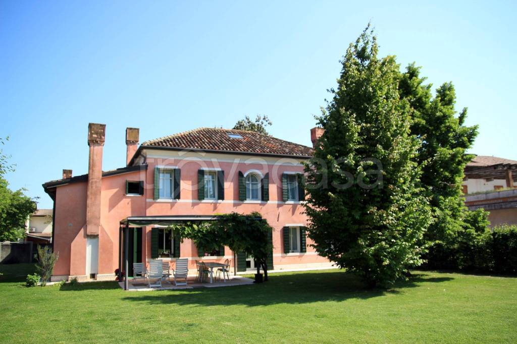 casa indipendente in vendita a Paese in zona Castagnole