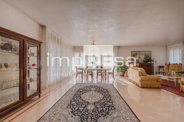 casa indipendente in vendita a Paese in zona Castagnole