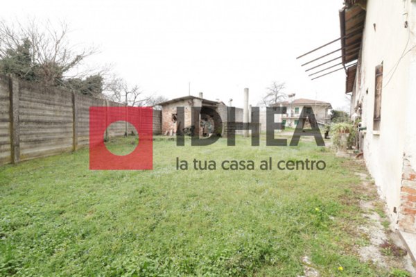 locale di sgombero in vendita a Paese in zona Porcellengo