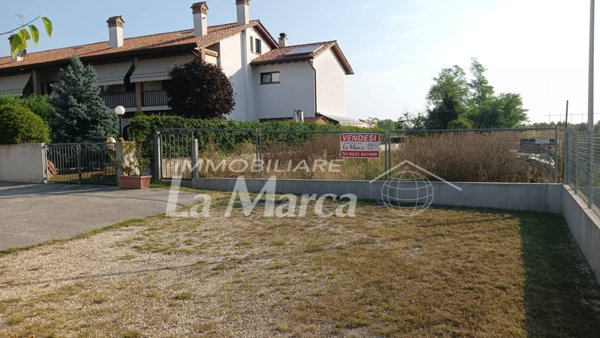 terreno edificabile in vendita a Paese in zona Castagnole