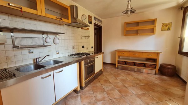 casa indipendente in vendita a Paese in zona Castagnole