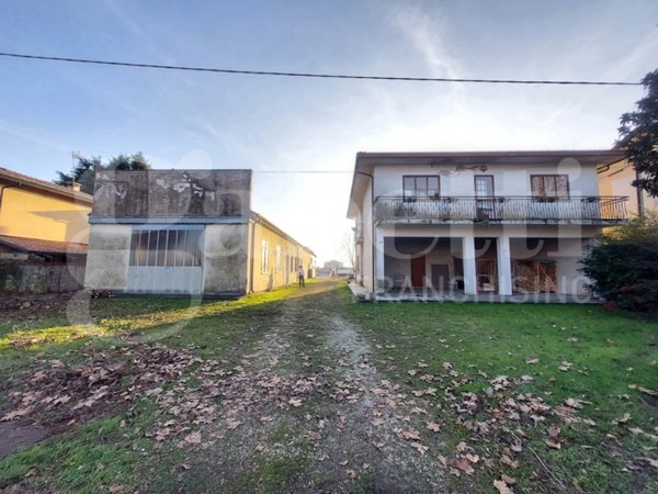 casa indipendente in vendita a Paese in zona Padernello