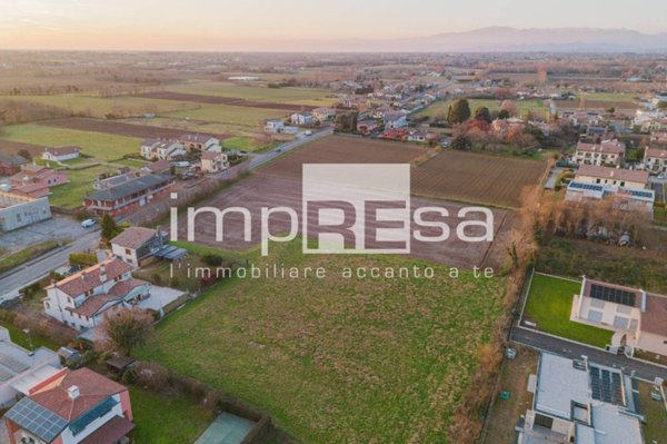 casa indipendente in vendita a Paese in zona Castagnole