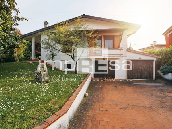 casa indipendente in vendita a Paese in zona Padernello