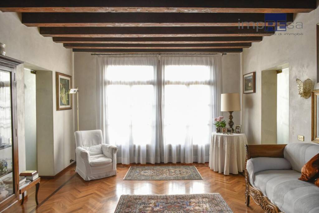 casa indipendente in vendita a Paese in zona Castagnole