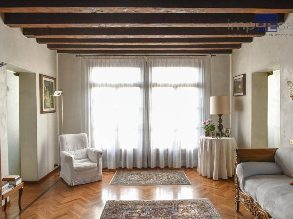 casa indipendente in vendita a Paese in zona Castagnole