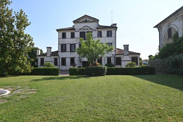 casa indipendente in vendita a Paese in zona Castagnole