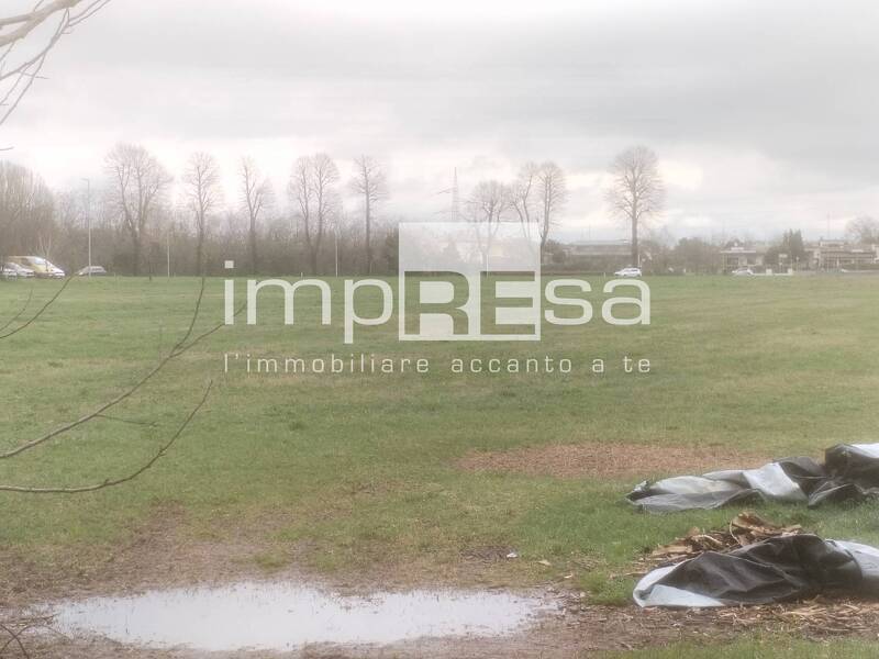 terreno edificabile in vendita a Paese in zona Padernello
