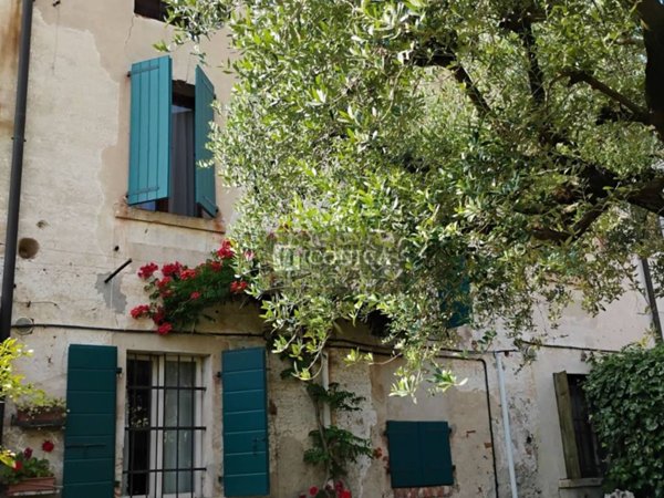 casa indipendente in vendita a Paese in zona Castagnole