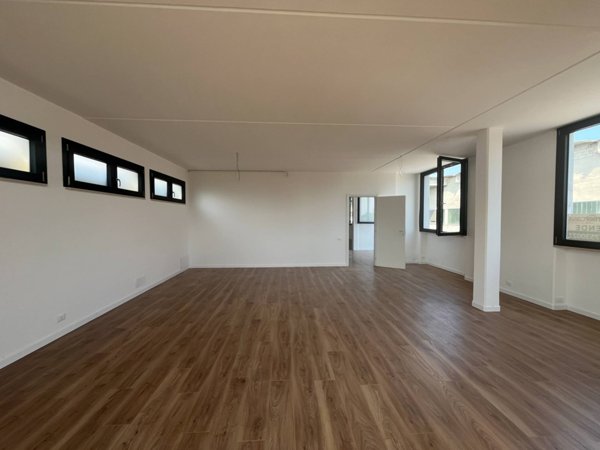 ufficio in vendita a Paese in zona Castagnole