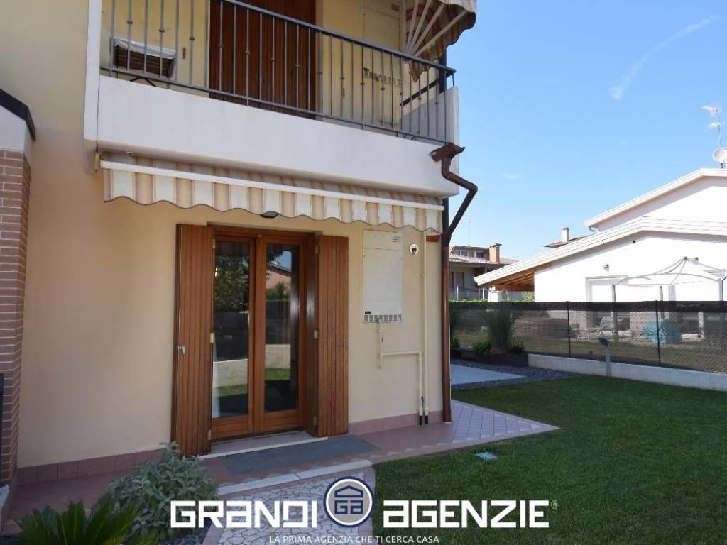 appartamento in vendita a Paese in zona Padernello