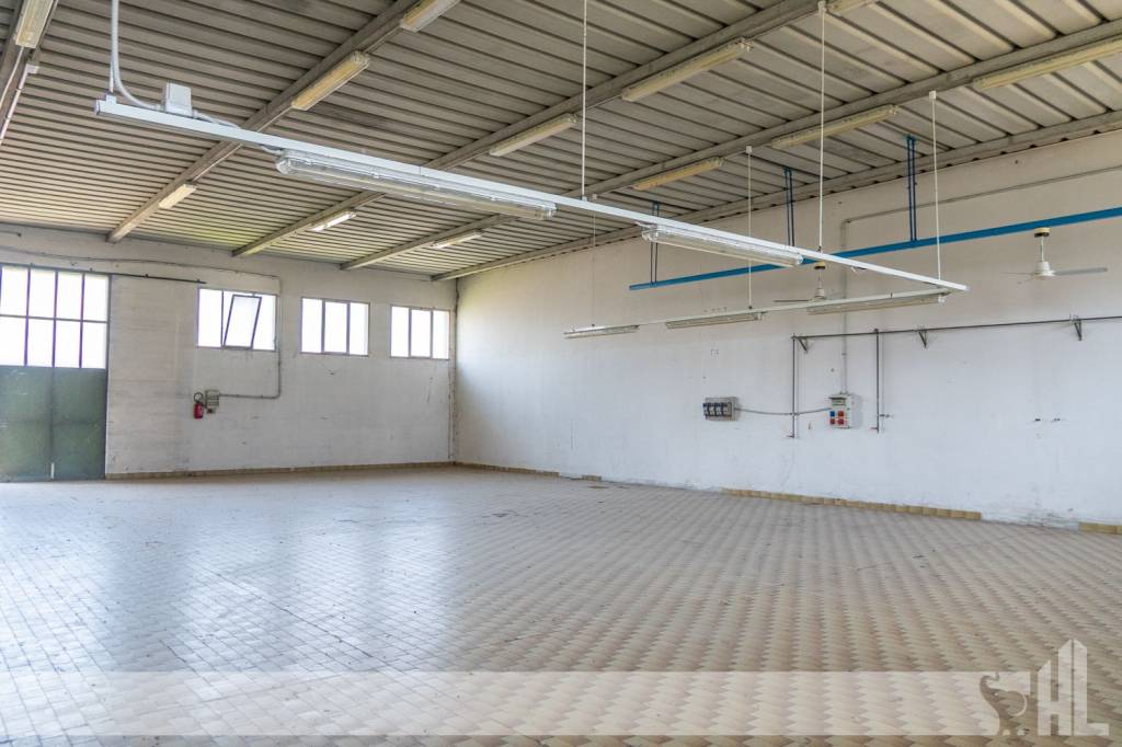 locale commerciale in vendita a Paese