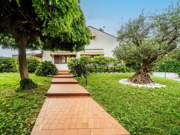 casa indipendente in vendita a Paese in zona Castagnole