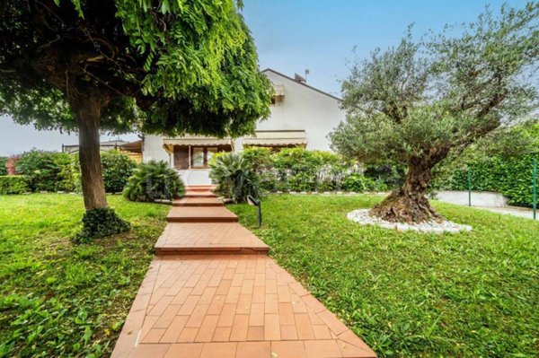 casa indipendente in vendita a Paese in zona Castagnole