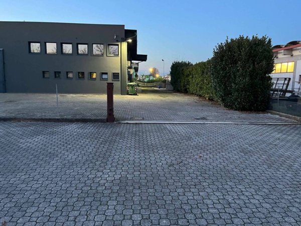 capannone in vendita a Paese in zona Padernello