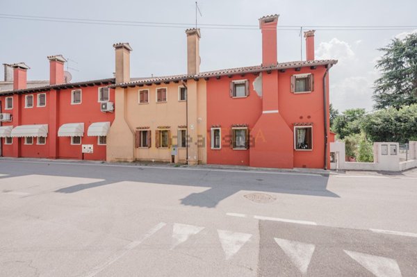 appartamento in vendita a Paese in zona Castagnole