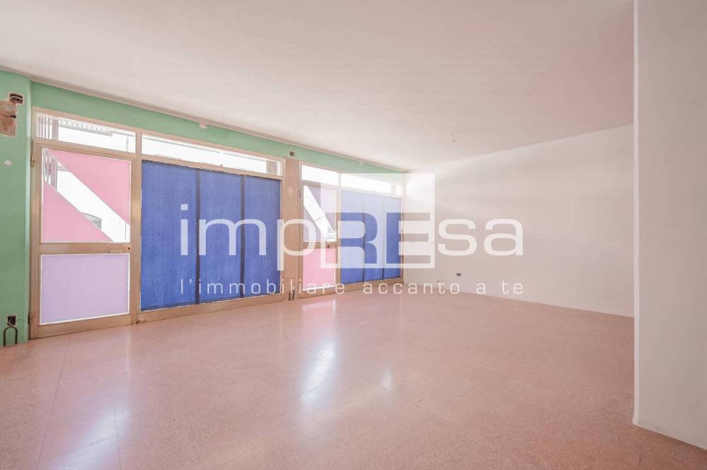 negozio in vendita a Paese in zona Postioma
