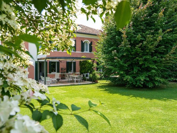 casa indipendente in vendita a Paese in zona Castagnole