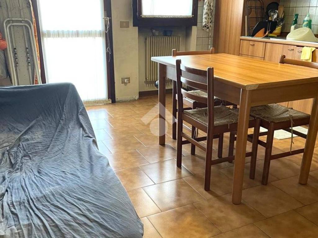 appartamento in vendita a Paese in zona Castagnole