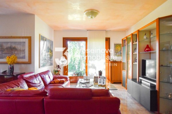 casa indipendente in vendita a Paese in zona Castagnole