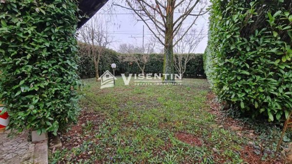 casa indipendente in vendita a Paese in zona Castagnole