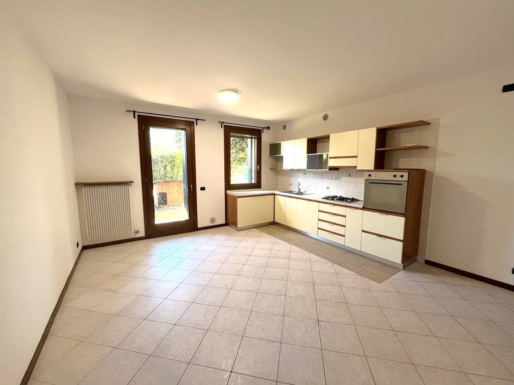 appartamento in vendita a Paese in zona Padernello