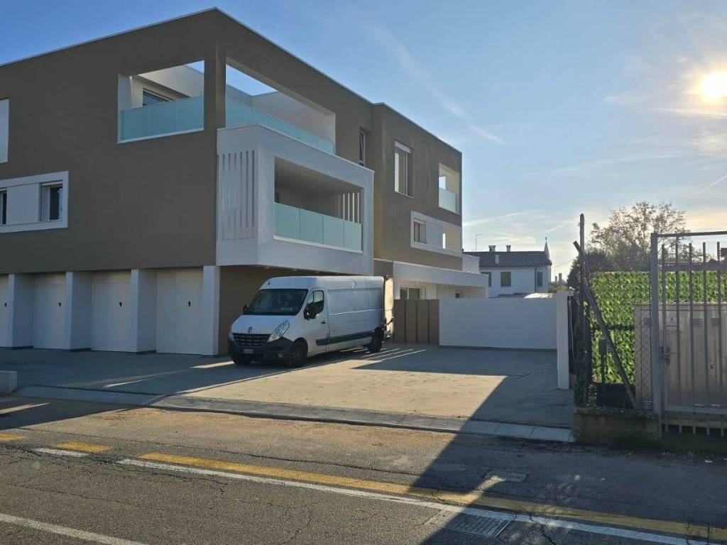 appartamento in vendita a Paese in zona Castagnole