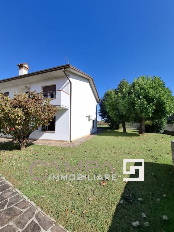casa indipendente in vendita a Paese in zona Padernello