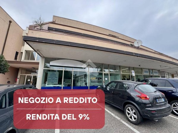 negozio in vendita a Paese