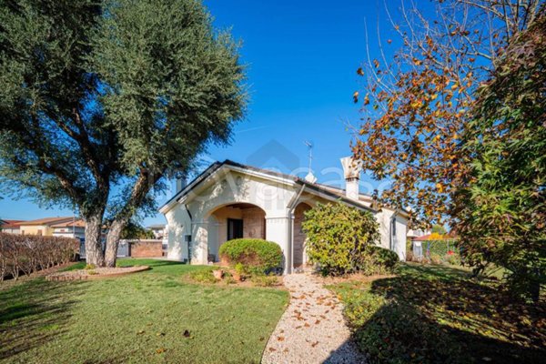 casa indipendente in vendita a Paese in zona Padernello