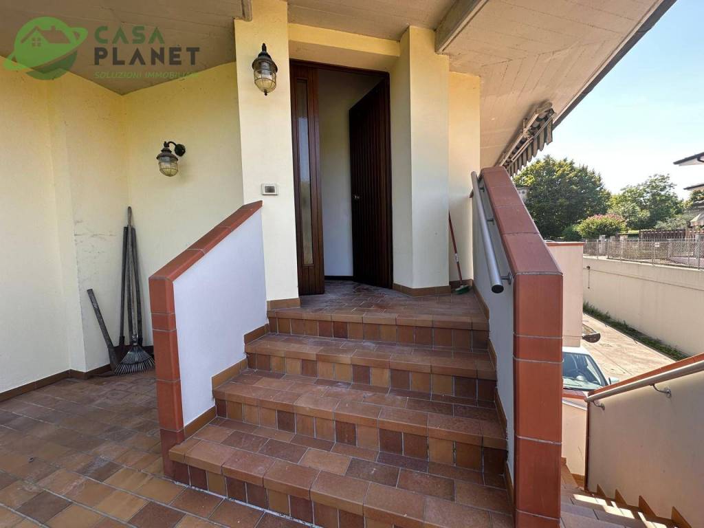 appartamento in vendita a Paese in zona Castagnole